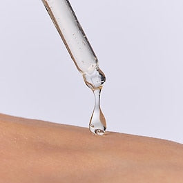GAMME DE SÉRUMS – SOLUTION COMPLÈTE POUR UNE PEAU APAISÉE, ÉCLATANTE ET JEUNE